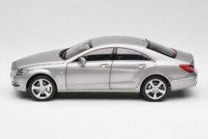Mercedes CLS C218 Designo Alubeam Titanium Norev 1:18 B66961298 Métal — image 4 sur 8