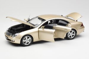 Mercedes CLS C219 Beige Clair Or Kyosho 1:18 08401LBE Métal — image 2 sur 8