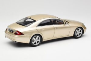 Mercedes CLS C219 Beige Clair Or Kyosho 1:18 08401LBE Métal — image 3 sur 8