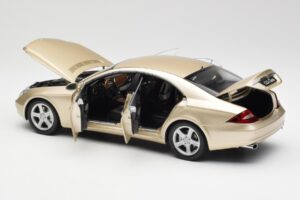 Mercedes CLS C219 Beige Clair Or Kyosho 1:18 08401LBE Métal — image 5 sur 8