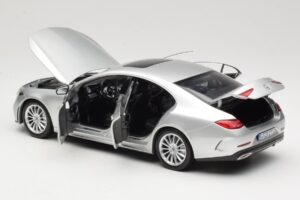 Mercedes CLS C257 Argent Norev 1:18 183489 Métal — image 5 sur 8