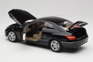 Mercedes E-Class Coupe C207 Obsidian Black Metallic Norev 1:18 B66962418 Métal — image 5 sur 8