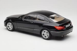 Mercedes E-Class Coupe C207 Obsidian Black Metallic Norev 1:18 B66962418 Métal — image 7 sur 8