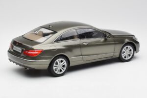 Mercedes E-Class Coupe C207 Titanite Gris Métallisé Minichamps 1:18 B66962419 Métal — image 3 sur 8