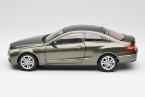 Mercedes E-Class Coupe C207 Titanite Gris Métallisé Minichamps 1:18 B66962419 Métal — image 4 sur 8
