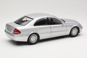 Mercedes E-Class W211 Argent Kyosho 1:18 B66962146 Métal — image 3 sur 8