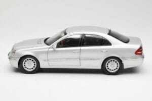 Mercedes E-Class W211 Argent Kyosho 1:18 B66962146 Métal — image 4 sur 8