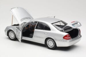Mercedes E-Class W211 Argent Kyosho 1:18 B66962146 Métal — image 5 sur 8
