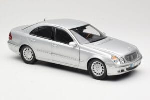 Mercedes E-Class W211 Argent Kyosho 1:18 B66962146 Métal — image 6 sur 8