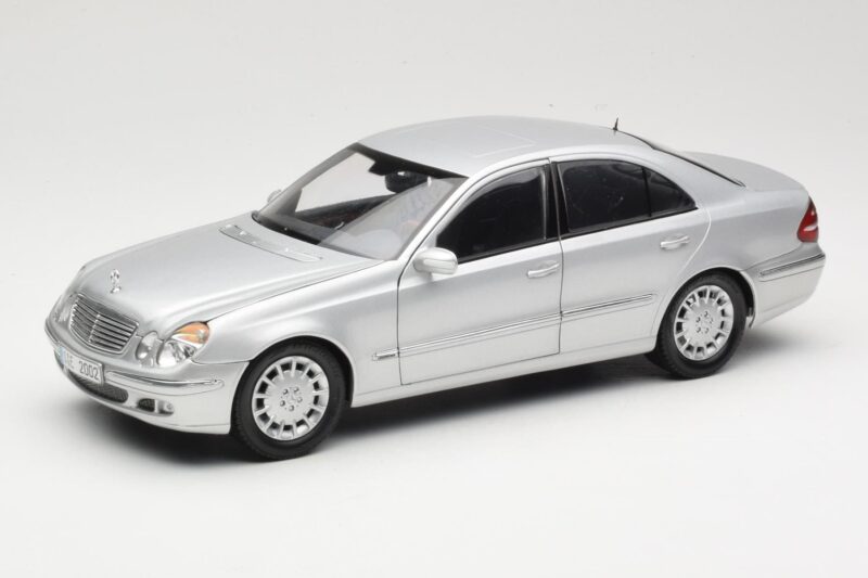 Mercedes E-Class W211 Argent Kyosho 1:18 B66962146 Métal