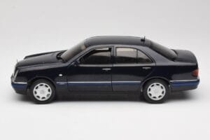 Mercedes E-Class W210 E320 Noir Sun Star 1:18 1151 Métal — image 4 sur 8