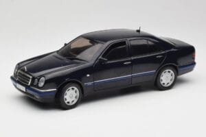 Mercedes E-Class W210 E320 Noir Sun Star 1:18 1151 Métal
