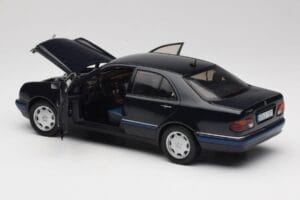 Mercedes E-Class W210 E320 Noir Sun Star 1:18 1151 Métal — image 5 sur 8