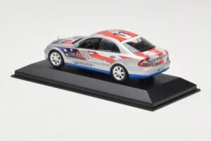 Mercedes E-Class W211 #11 Bluetec Paris-Beijing 2006 Minichamps 1:43 B66962267-R Métal — image 3 sur 4