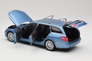 Mercedes E-Class W212 Estate Indigolith Metallic Blue Minichamps 1:18 B66962449 Métal — image 5 sur 8