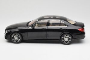 Mercedes E-Class W213 Obsidian Noir iScale 1:18 B66960380 Métal — image 4 sur 8