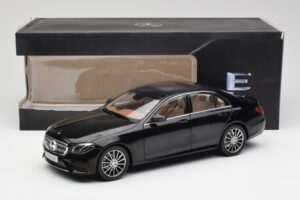 Mercedes E-Class W213 Obsidian Noir iScale 1:18 B66960380 Métal — image 8 sur 8