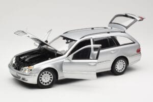 Mercedes E320 T-Modell S210 Elegance Argent Kyosho 1:18 B66962166 Métal — image 2 sur 8