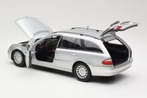 Mercedes E320 T-Modell S210 Elegance Argent Kyosho 1:18 B66962166 Métal — image 5 sur 8