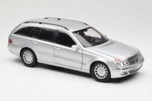 Mercedes E320 T-Modell S210 Elegance Argent Kyosho 1:18 B66962166 Métal — image 6 sur 8
