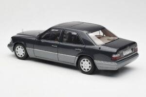 Mercedes E320 W124 Nautik Bleu Métallique Dealer Edition AUTOart 1:18 B66040508 Métal — image 7 sur 8