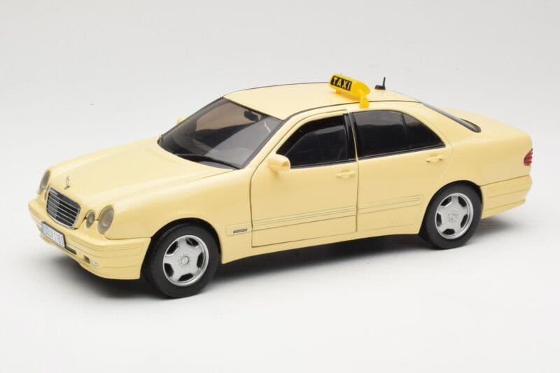 Mercedes E320 W210 Taxi Sun Star 1:18 1160 Métal
