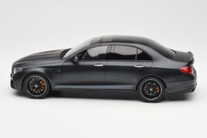 Mercedes AMG E63 S W213 Edition 1 Night Noir GT Spirit 1:18 B66963111 Résine — image 3 sur 6