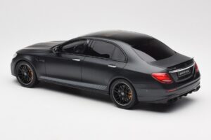 Mercedes AMG E63 S W213 Edition 1 Night Noir GT Spirit 1:18 B66963111 Résine — image 5 sur 6