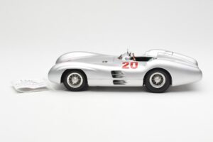 Mercedes W196 Streamliner #20 K. Kling French GP 1954 CMC 1:18 M-128B Métal — image 3 sur 6