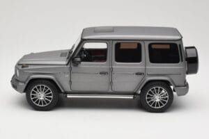 Mercedes G-Class G500 W463A Designo Platinum Magno Minichamps 1:18 B66960811 Métal — image 4 sur 8