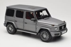 Mercedes G-Class G500 W463A Designo Platinum Magno Minichamps 1:18 B66960811 Métal — image 6 sur 8