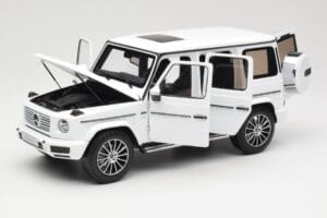 Mercedes G-Class G 500 W463A Diamond White Metallic Minichamps 1:18 113037111 Métal — image 2 sur 8