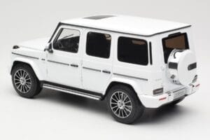 Mercedes G-Class G 500 W463A Diamond White Metallic Minichamps 1:18 113037111 Métal — image 7 sur 8