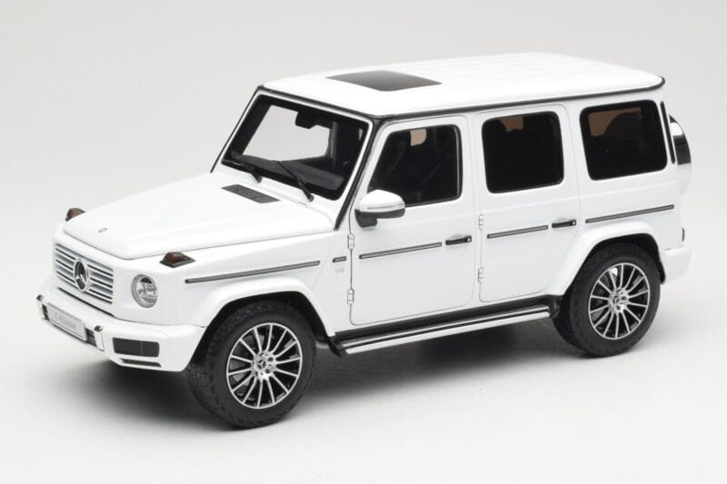 Mercedes G-Class G 500 W463A Diamond White Metallic Minichamps 1:18 113037111 Métal