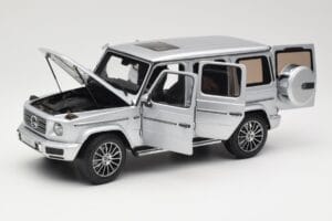 Mercedes G-Class G 500 W463A Iridium Silver Metallic Minichamps 1:18 113037112 Métal — image 2 sur 8