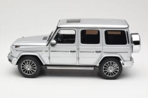 Mercedes G-Class G 500 W463A Iridium Silver Metallic Minichamps 1:18 113037112 Métal — image 4 sur 8