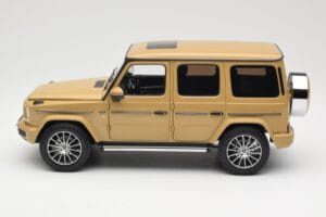 Mercedes G-Class G 500 W463A Solarbeam Yellow Metallic Minichamps 1:18 113037108 Métal — image 4 sur 8
