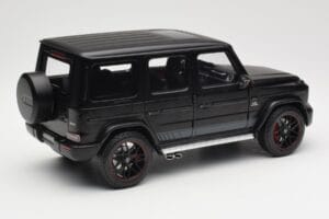Mercedes G-Class G63 AMG W463A Matt Black Minichamps 1:18 110037064 Métal — image 3 sur 8