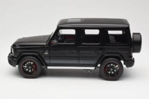 Mercedes G-Class G63 AMG W463A Matt Black Minichamps 1:18 110037064 Métal — image 4 sur 8