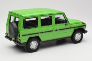 Mercedes G-Class W460 LWB Vert Minichamps 1:18 155038101 Métal — image 2 sur 6