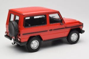 Mercedes G-Class W460 SWB Rouge Minichamps 1:18 155038002 Métal — image 2 sur 6