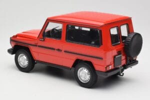 Mercedes G-Class W460 SWB Rouge Minichamps 1:18 155038002 Métal — image 5 sur 6