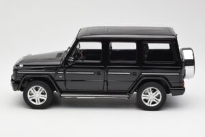 Mercedes G500 W463 Noir AUTOart 1:18 76216 Métal — image 4 sur 8