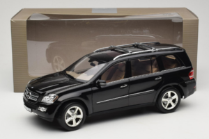 Mercedes GL X164 Tanzanite Blue Minichamps 1:18 B66962335 Métal — image 8 sur 8