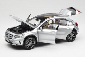 Mercedes GLA X156 Polar Argent Métallisé Norev 1:18 B66960267 Métal — image 2 sur 8