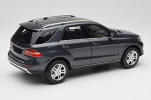 Mercedes M-Class W164 Grey Metallic Minichamps 1:18 100030100 Métal — image 3 sur 8