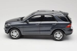 Mercedes M-Class W164 Grey Metallic Minichamps 1:18 100030100 Métal — image 4 sur 8