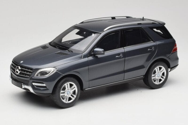 Mercedes M-Class W164 Grey Metallic Minichamps 1:18 100030100 Métal