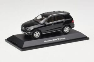 Mercedes M-Class W166 Obsidian Black Metallic Minichamps 1:43 B66960060 Métal — image 2 sur 4
