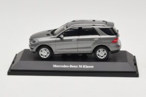Mercedes M-Class W166 Palladium Silver Metallic Minichamps 1:43 B66960061 Métal